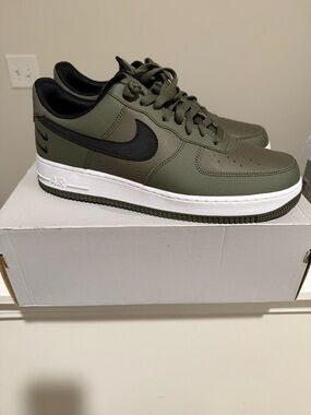 Nike Olive Green and Black Low-Top Sneakers